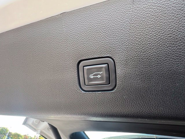 Used 2023 Chevrolet Traverse LT w/ LT Premium Package AWD/4WD image 25