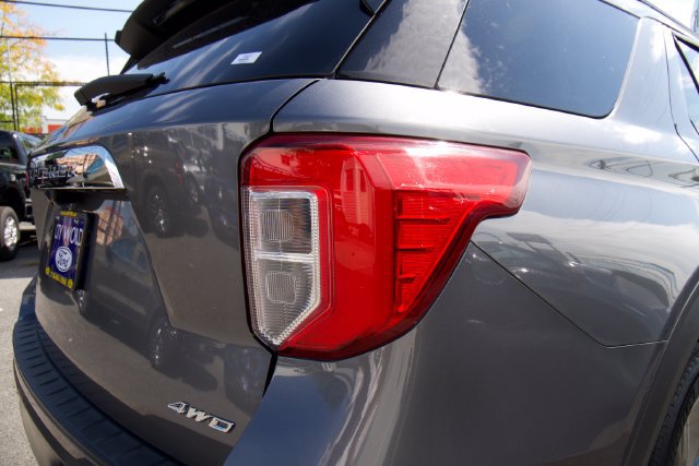 Certified 2021 Ford Explorer XLT w/ Equipment Group 202A AWD/4WD image 9