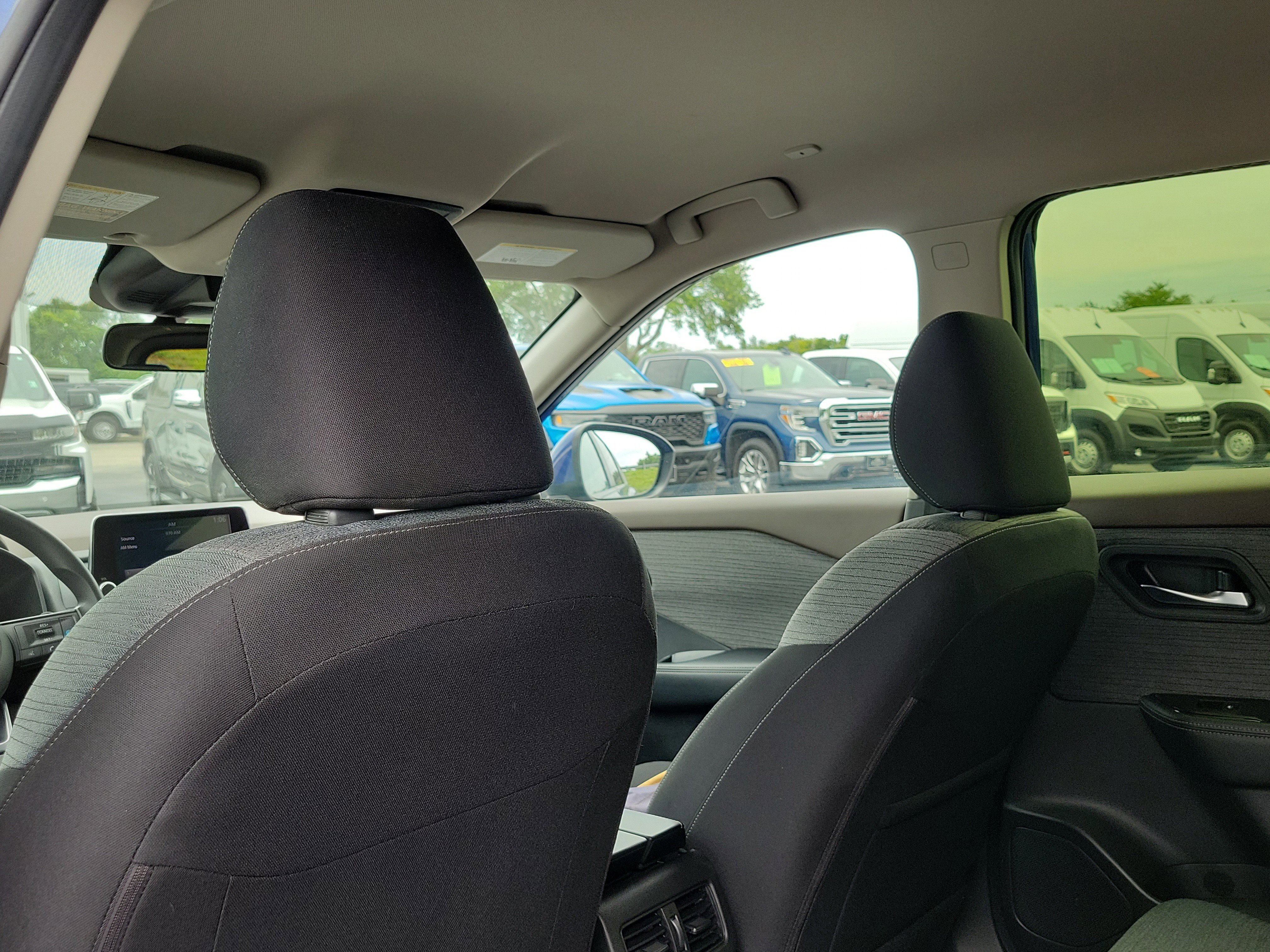 Used 2023 Nissan Rogue SV FWD image 13