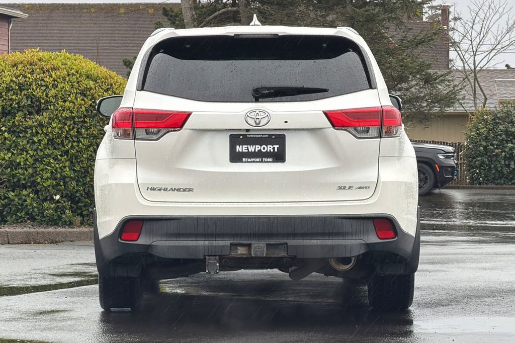 Used 2018 Toyota Highlander XLE image 4
