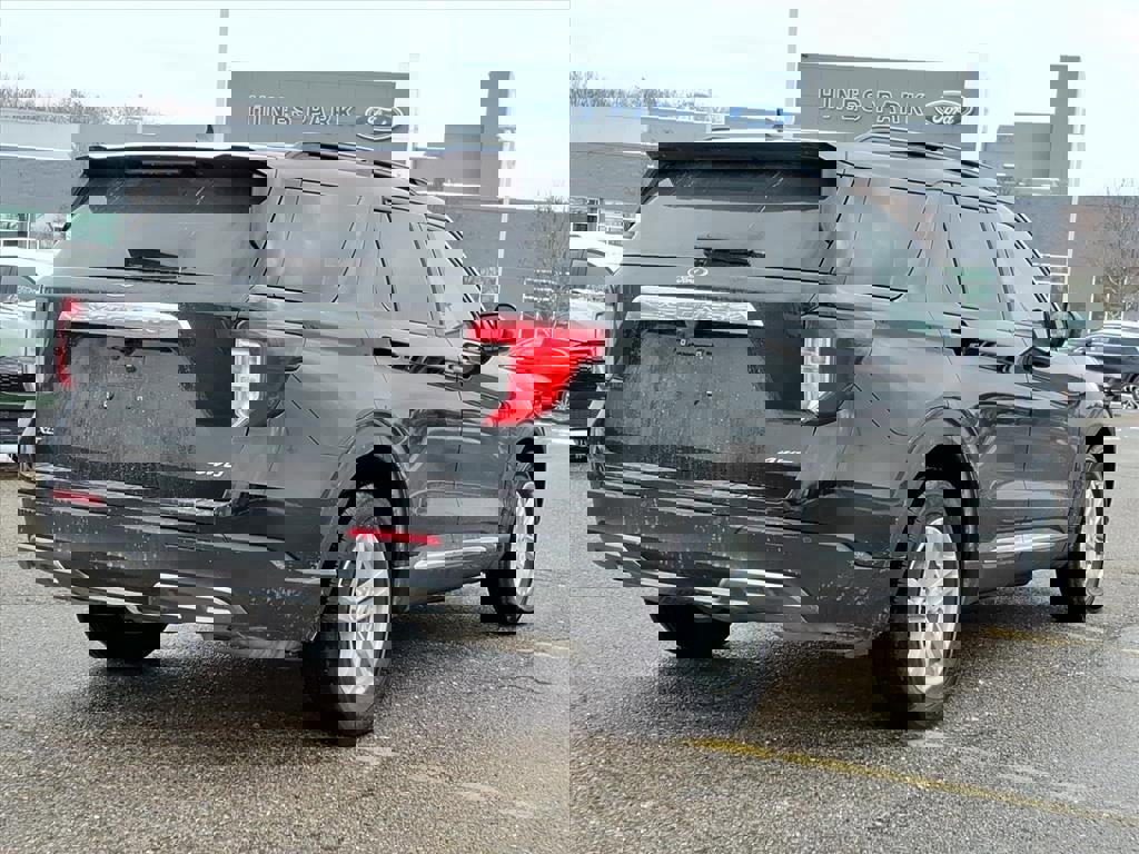 Certified 2023 Ford Explorer XLT w/ Equipment Group 202A image 7