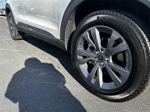 Certified 2022 Ford Explorer XLT w/ Equipment Group 202A image 12
