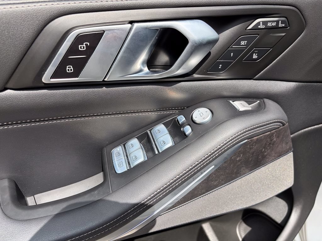 Used 2023 BMW X7 xDrive40i w/ M Sport Package AWD/4WD image 17