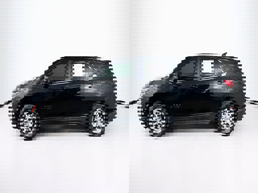 Used 2024 Chevrolet Equinox LT image 2