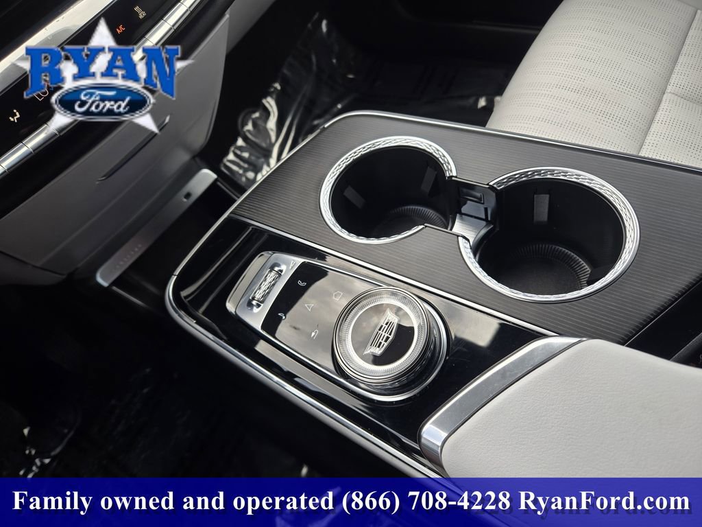 Used 2024 Cadillac Lyriq Luxury image 14