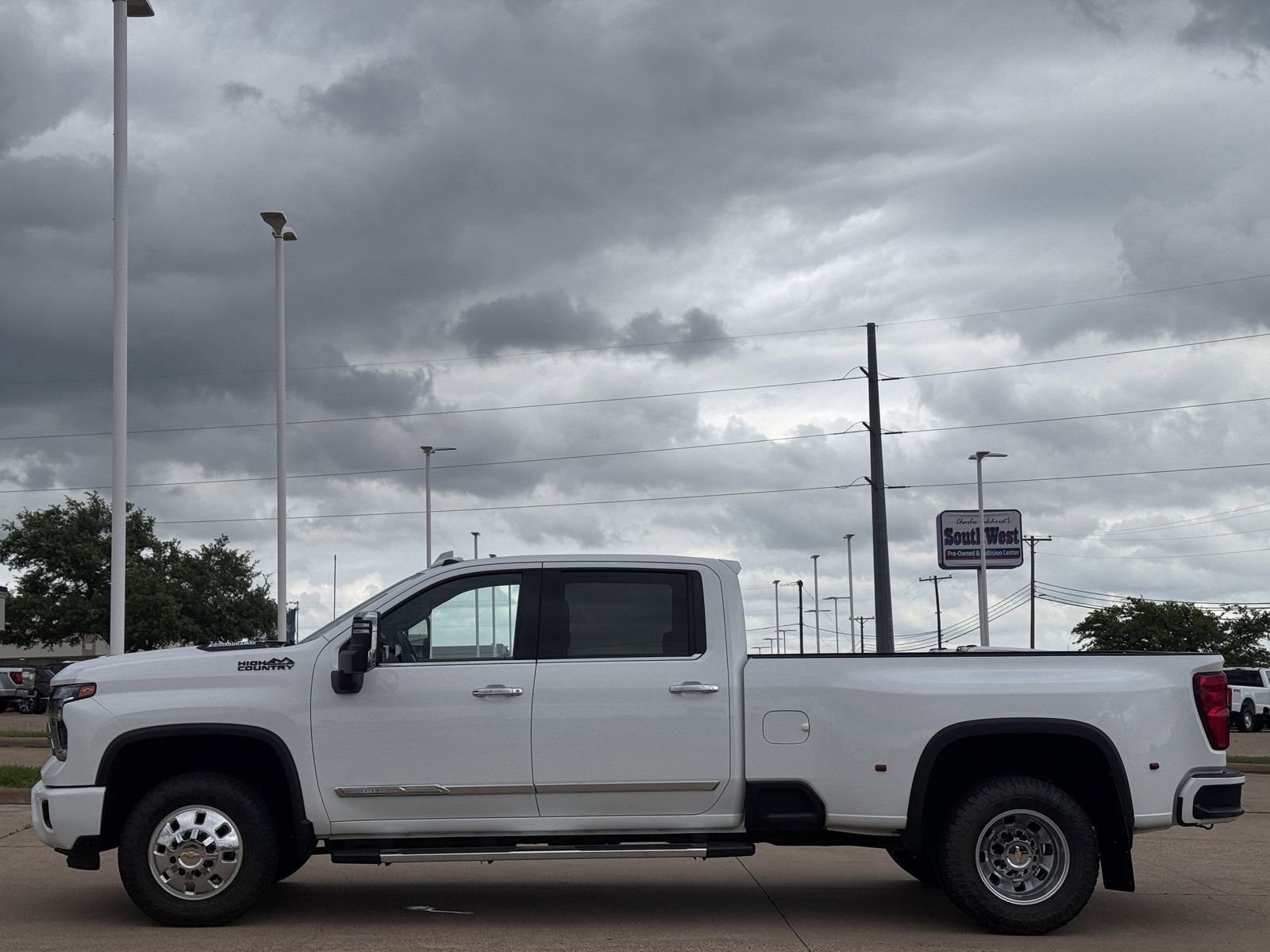 Used 2024 Chevrolet Silverado 3500 High Country w/ Technology Package image 7