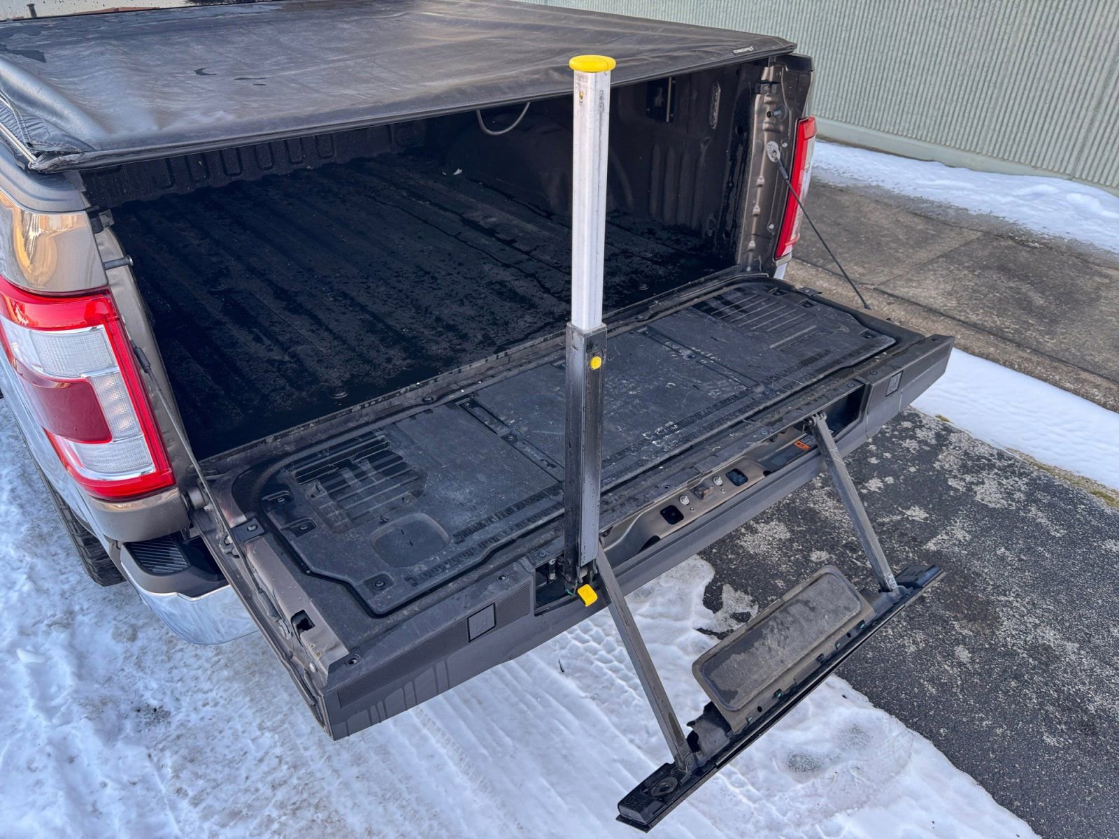 Certified 2022 Ford F150 Lariat w/ Equipment Group 502A High image 17