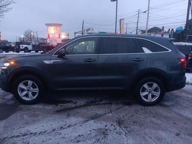 Used 2022 Kia Sorento LX image 9