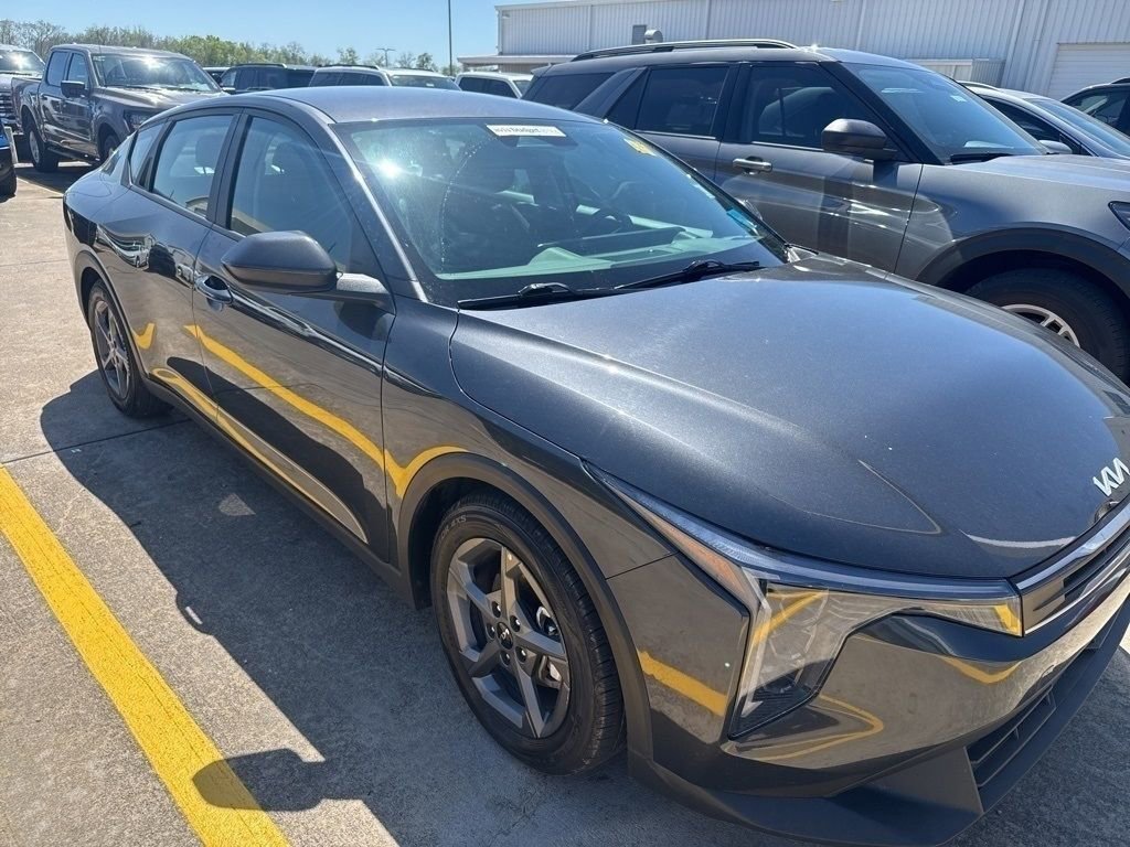 Used 2025 Kia K4 LXS image 2