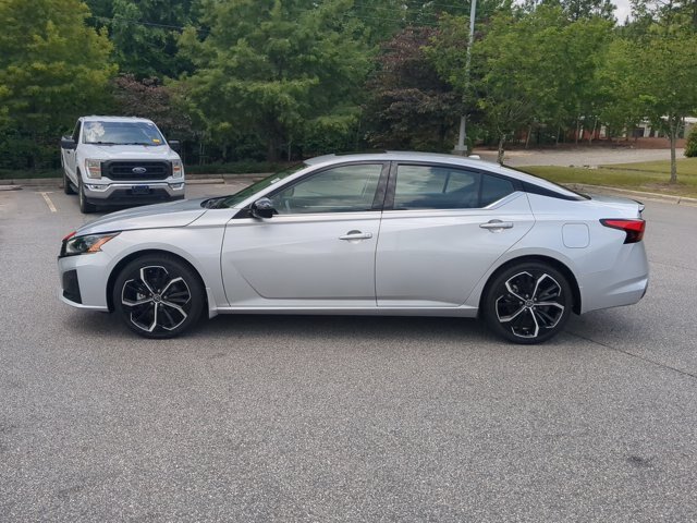 Used 2023 Nissan Altima 2.5 SR w/ SR Premium Package FWD image 7