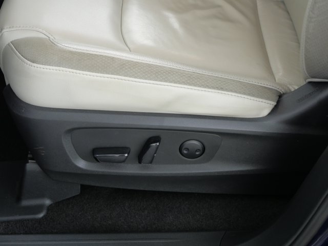 Used 2023 Nissan Pathfinder SL AWD/4WD image 19