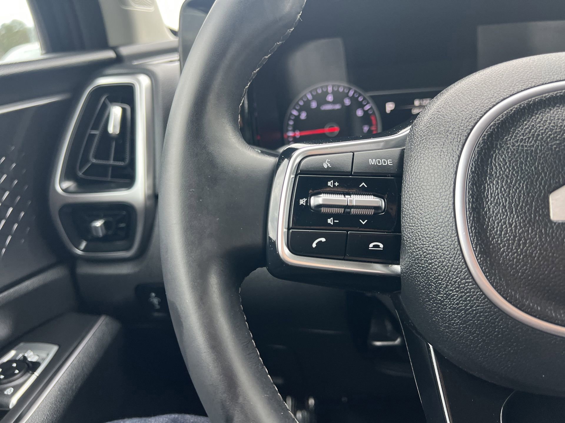 Used 2022 Kia Sorento S w/ Panoramic Sunroof Package image 17