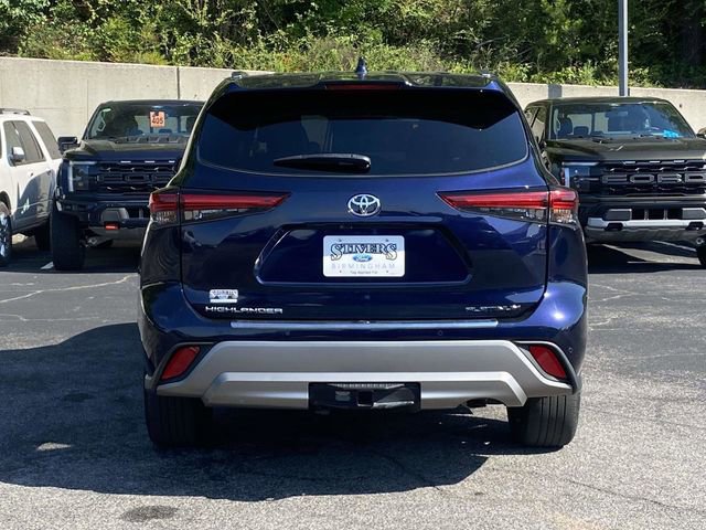 Used 2023 Toyota Highlander Platinum FWD image 4