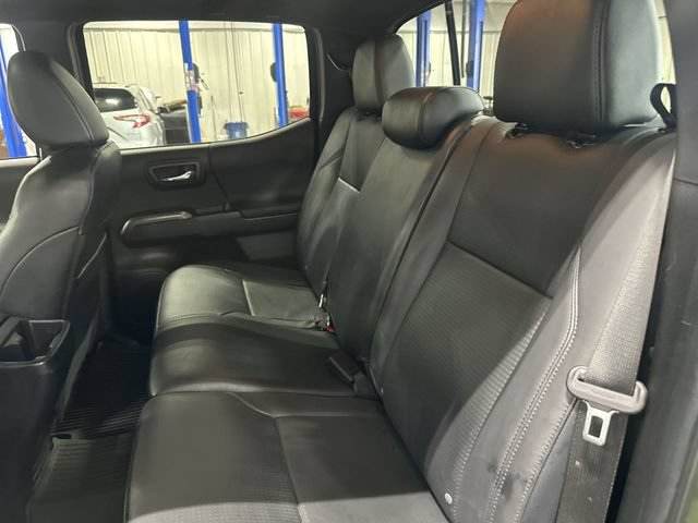 Used 2022 Toyota Tacoma TRD Sport w/ TRD Premium Sport Package AWD/4WD image 30