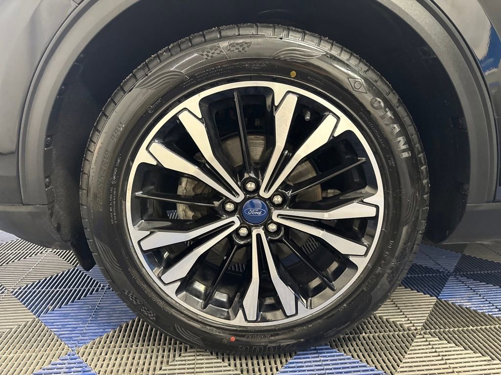 Certified 2022 Ford Escape SEL w/ SEL Stealth AWD Package image 25