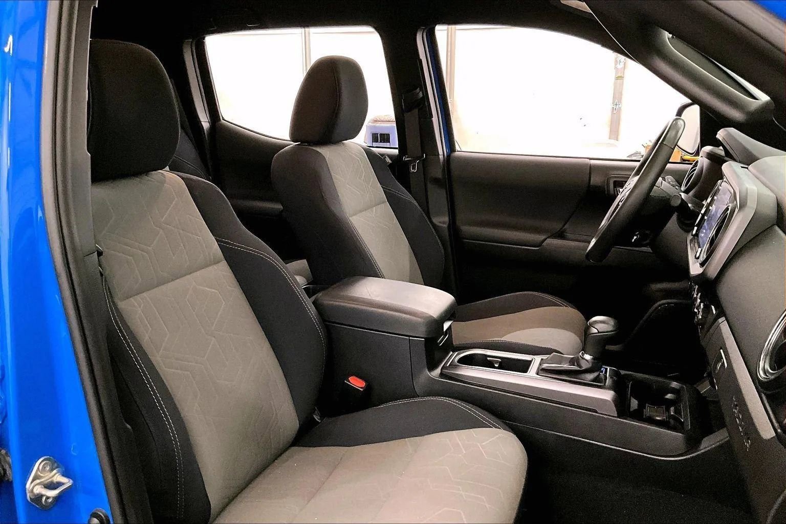 Used 2020 Toyota Tacoma TRD Off-Road w/ Blackout Package image 7