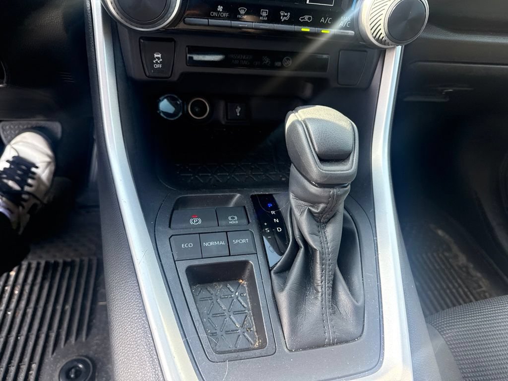 Used 2022 Toyota RAV4 LE FWD image 10