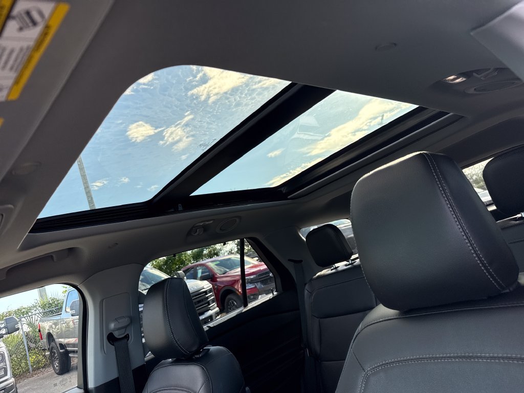 Certified 2022 Ford Explorer Limited AWD/4WD image 9