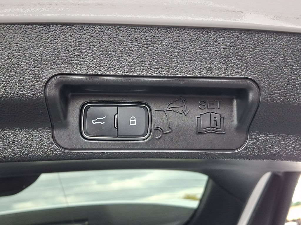 Certified 2023 Ford Explorer Limited AWD/4WD image 32