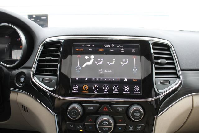 Used 2020 Jeep Grand Cherokee Limited AWD/4WD image 16
