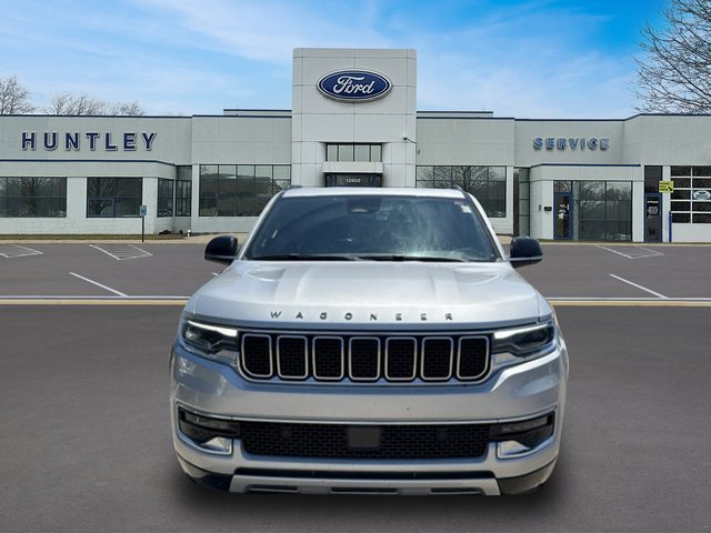 Used 2024 Jeep Wagoneer L Series II w/ Flexible Seating Group AWD/4WD image 3