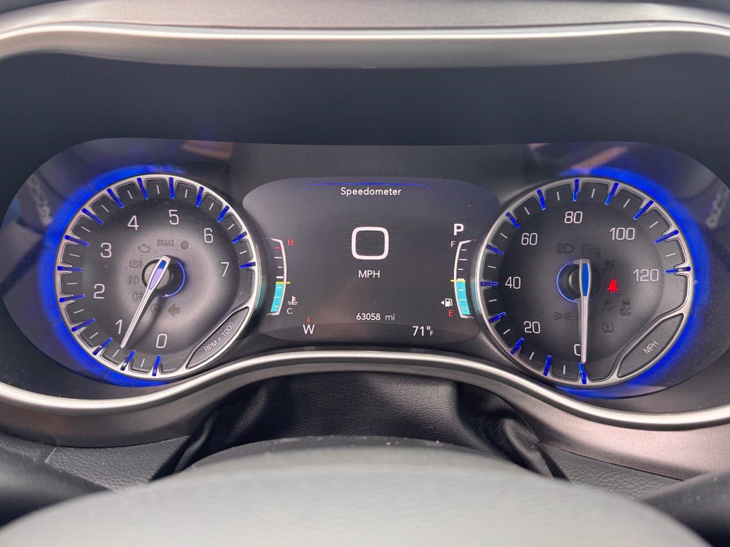 Used 2023 Chrysler Pacifica Touring-L FWD image 10