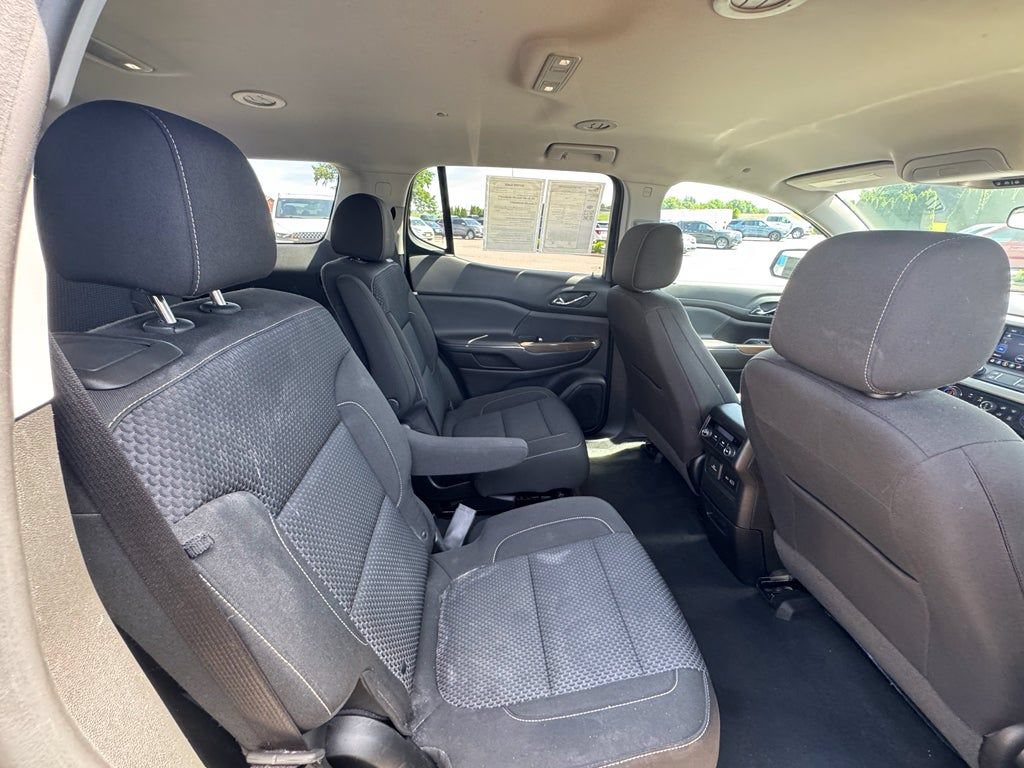 Used 2023 GMC Acadia SLE w/ Driver Convenience Package FWD image 16