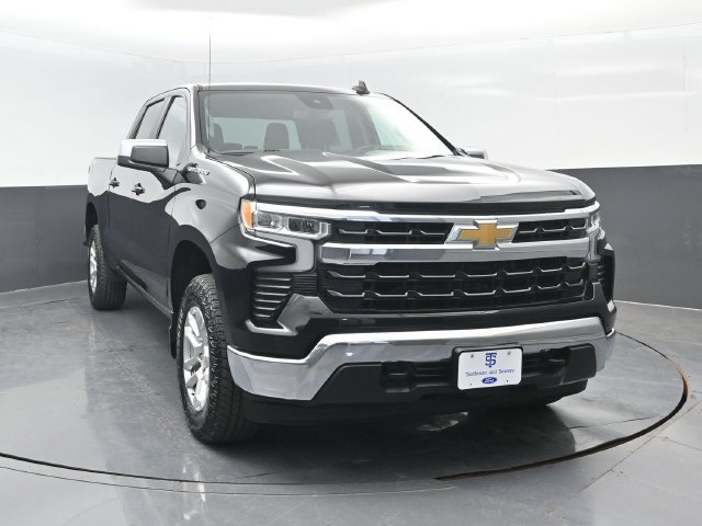 Used 2023 Chevrolet Silverado 1500 LT AWD/4WD image 2