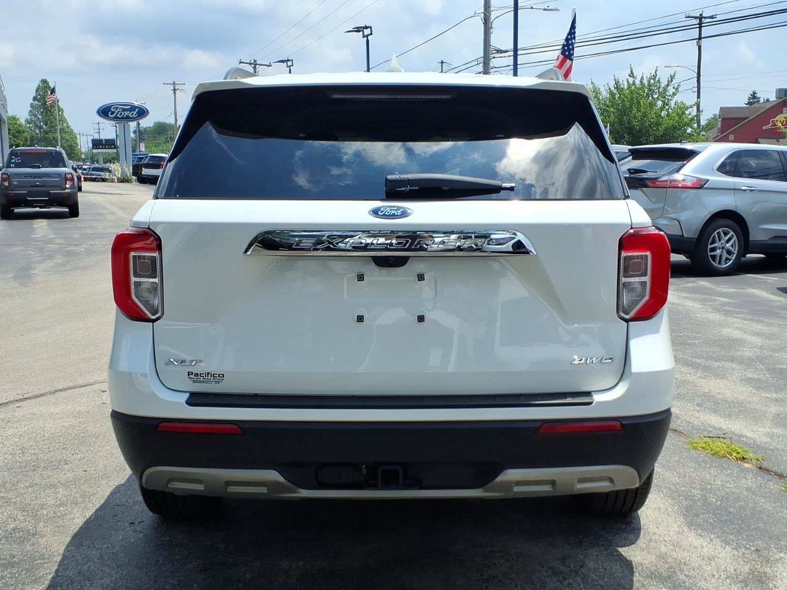 Certified 2022 Ford Explorer XLT w/ Equipment Group 202A AWD/4WD image 5