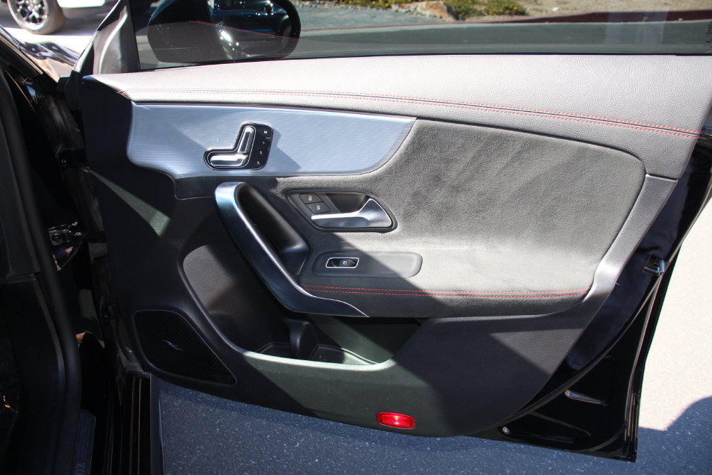 Used 2023 Mercedes-Benz CLA 250 image 27