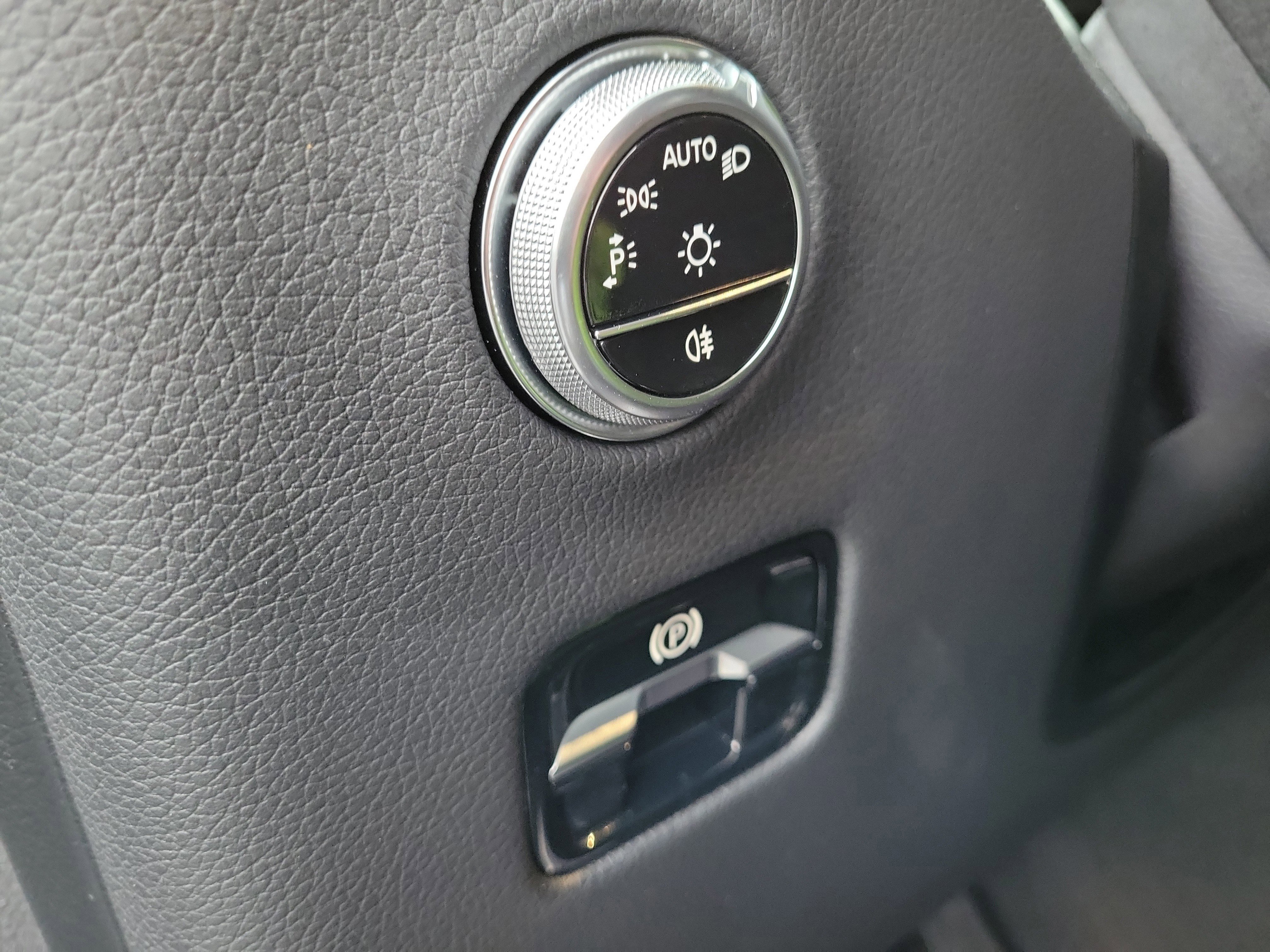 Used 2023 Mercedes-Benz GLC 300 4MATIC image 23