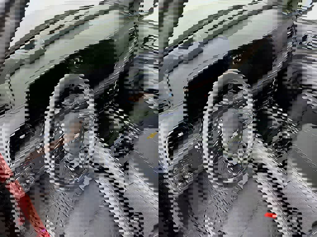 Used 2025 Chevrolet Tahoe LT w/ Comfort Package image 9