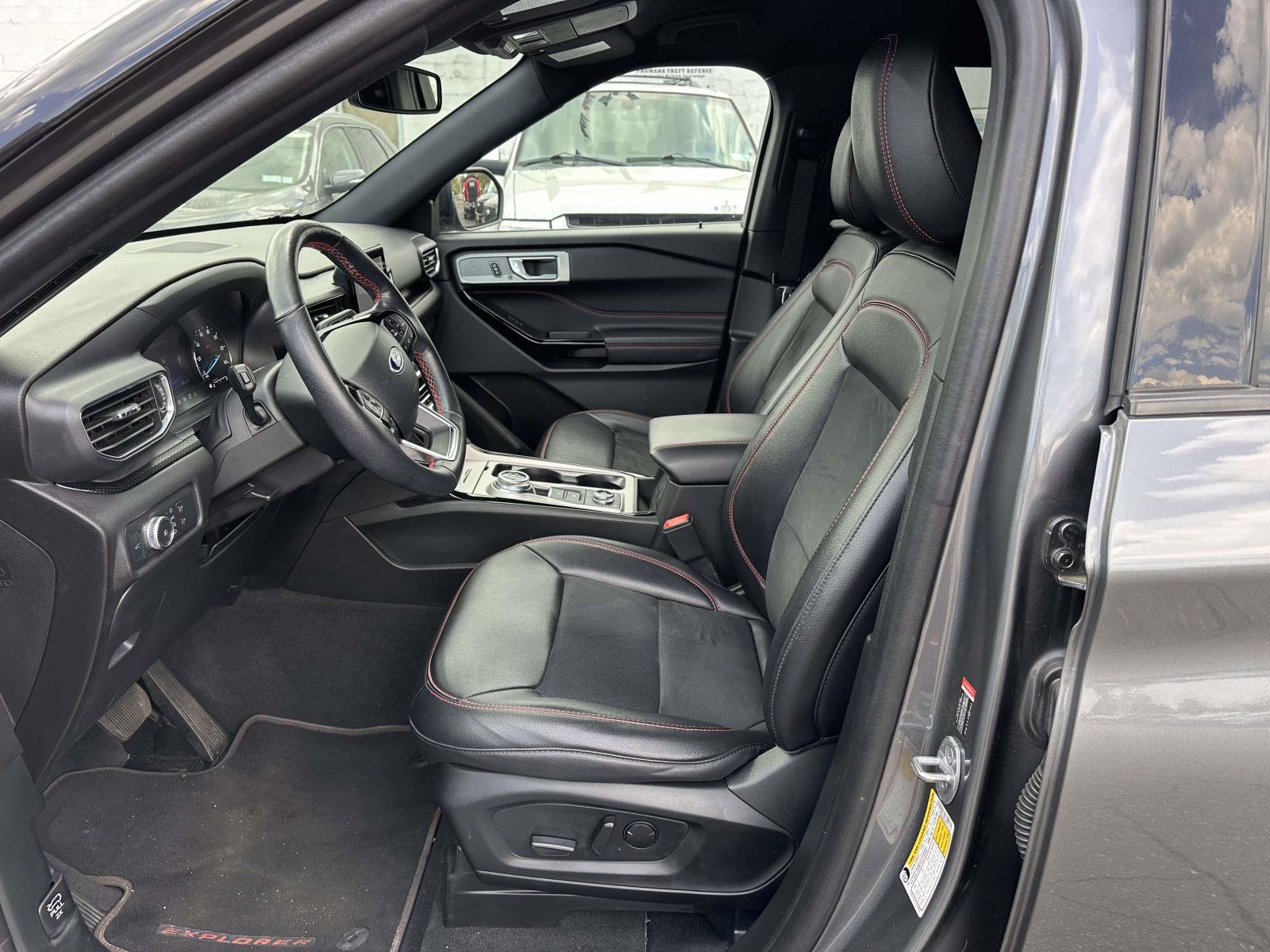 Certified 2022 Ford Explorer ST-Line AWD/4WD image 12