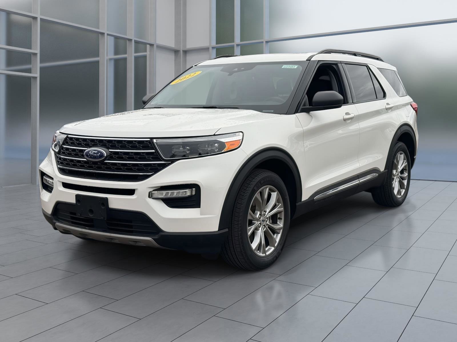 Certified 2022 Ford Explorer XLT w/ Equipment Group 202A image 6