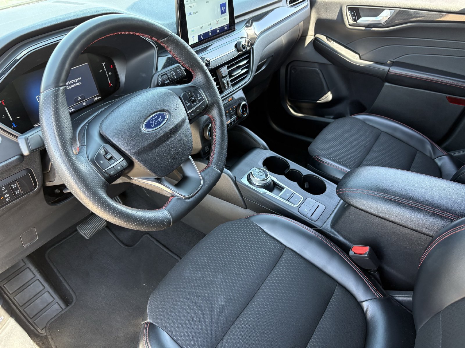 Certified 2025 Ford Escape ST-Line Select AWD/4WD image 23