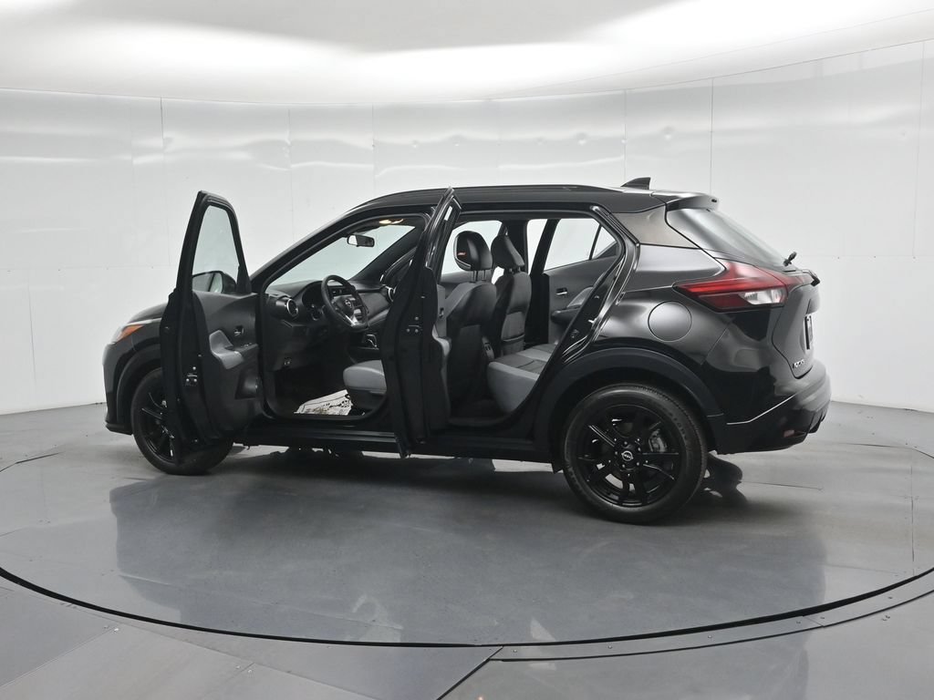 Used 2023 Nissan Kicks SR w/ SR Premium Package FWD image 34