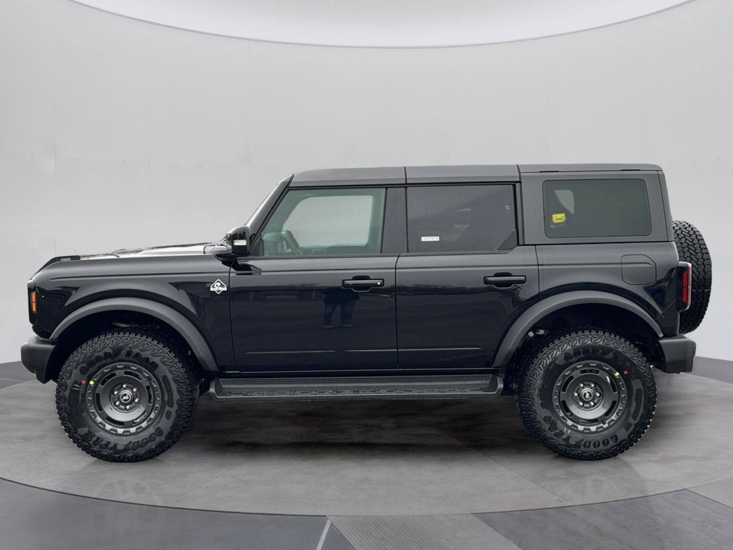 Certified 2025 Ford Bronco Outer Banks w/ Sasquatch Package AWD/4WD image 4