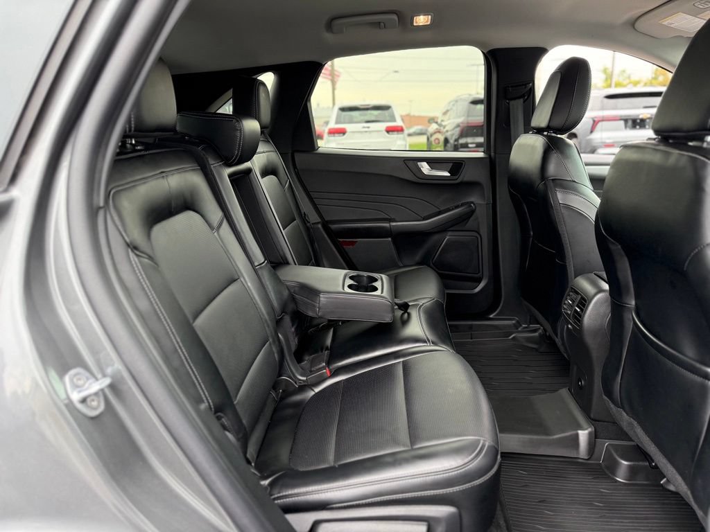 Certified 2025 Ford Escape Platinum AWD/4WD image 17