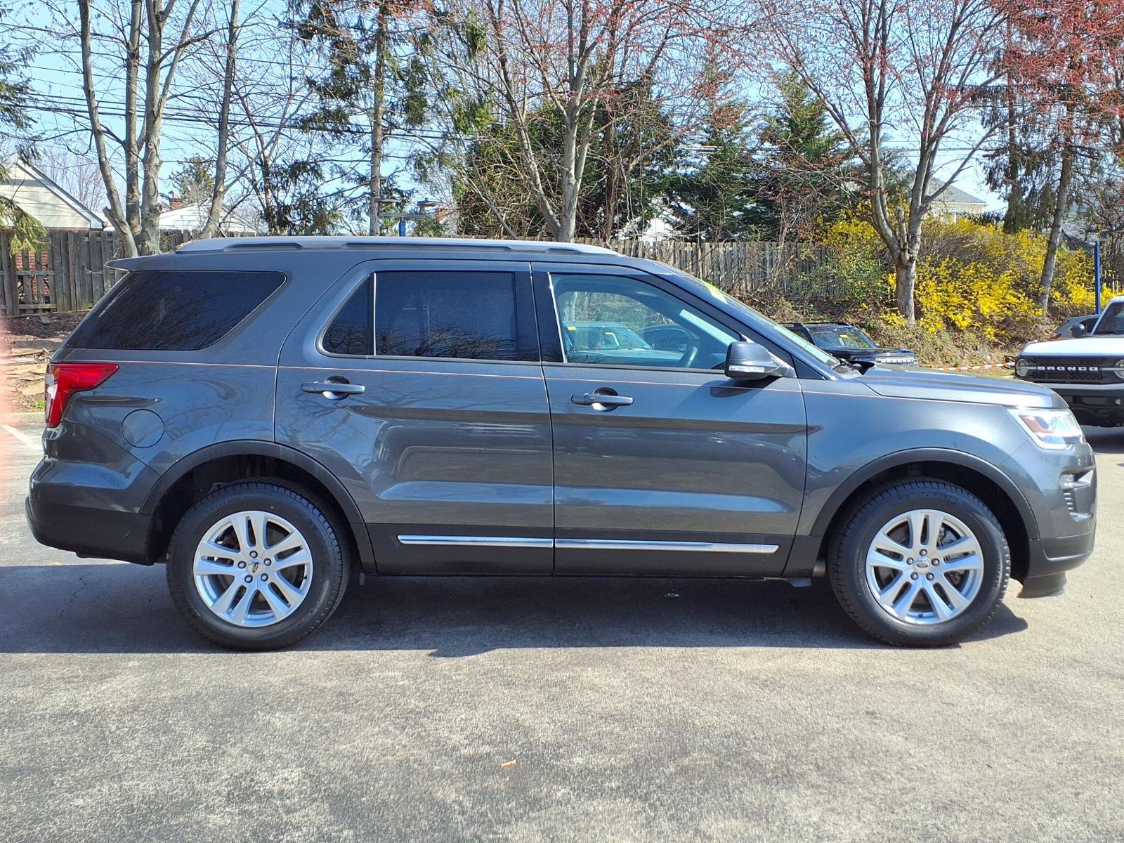 Certified 2019 Ford Explorer XLT w/ Equipment Group 202A AWD/4WD image 3