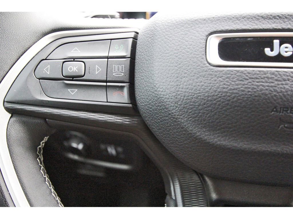 Used 2023 Jeep Grand Cherokee L Laredo image 19