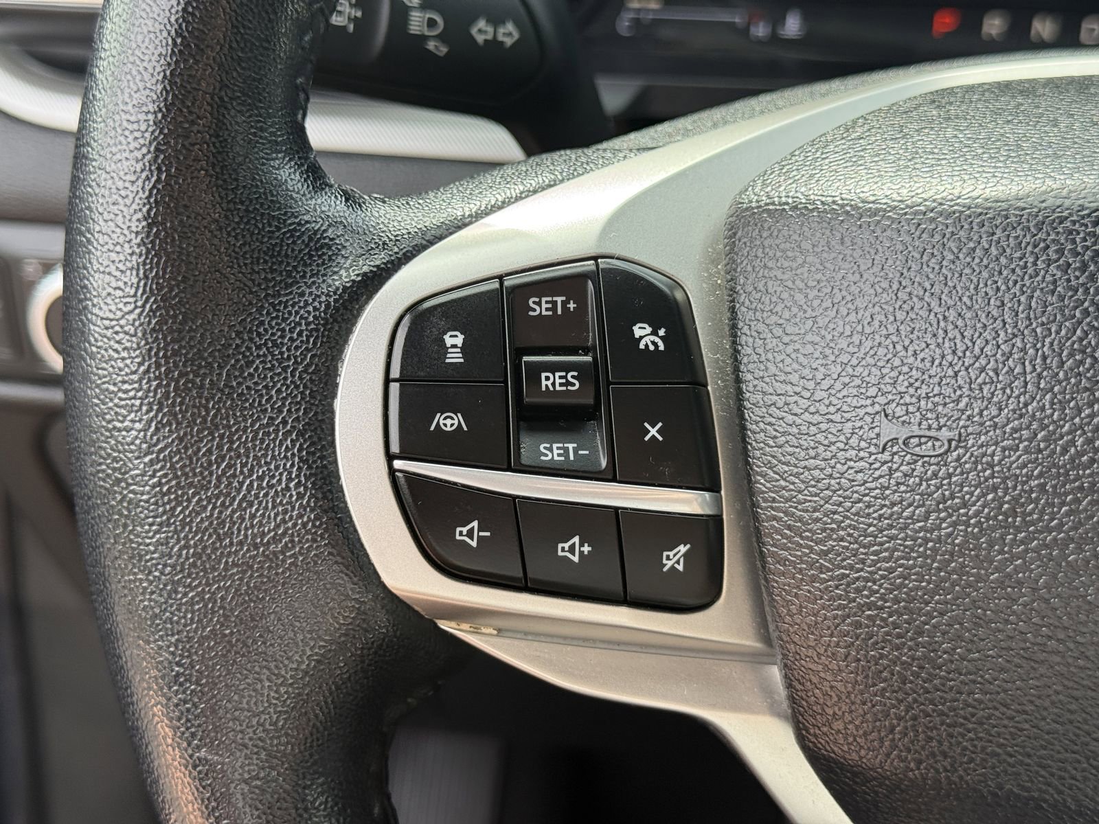 Certified 2022 Ford Explorer XLT w/ Equipment Group 202A RWD image 29