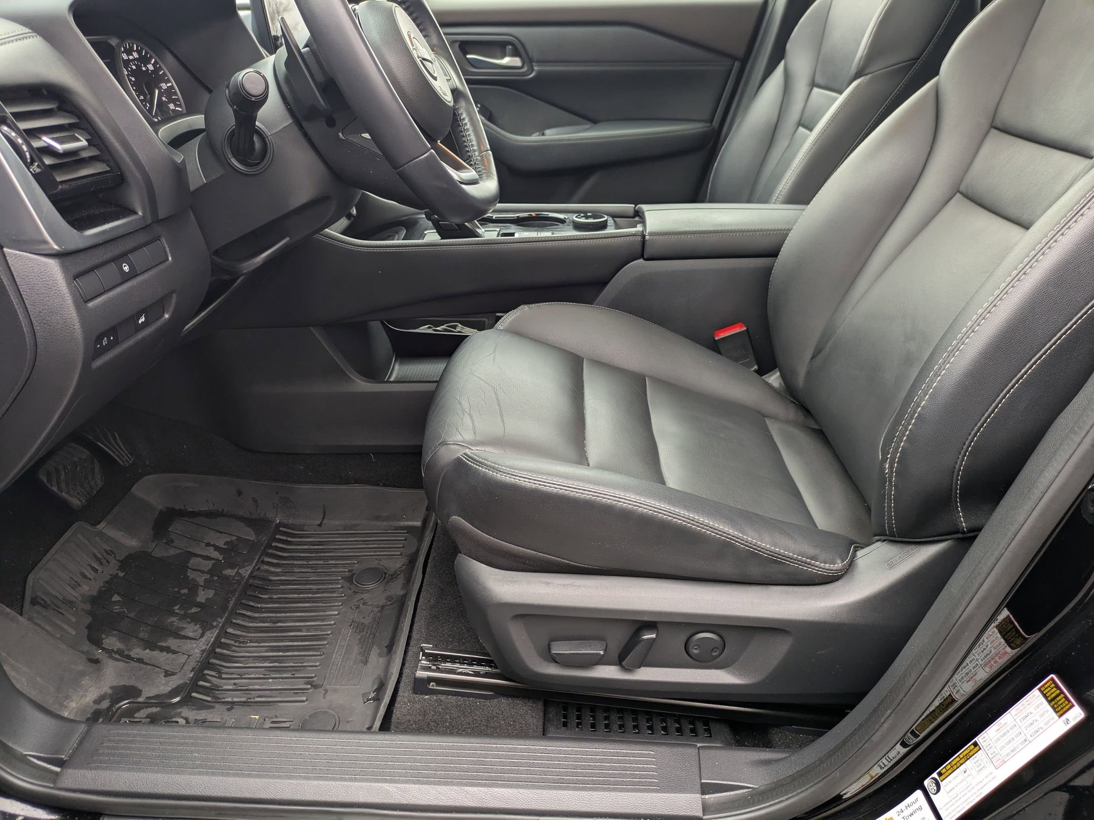 Used 2022 Nissan Rogue SL w/ SL Premium Package image 12