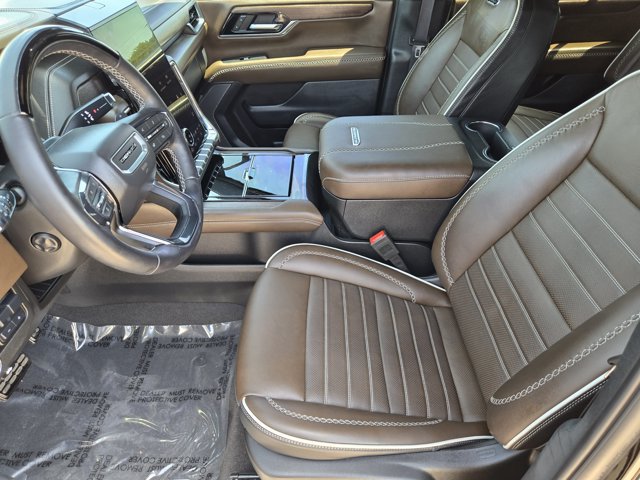 Used 2025 GMC Yukon Denali Ultimate AWD/4WD image 11