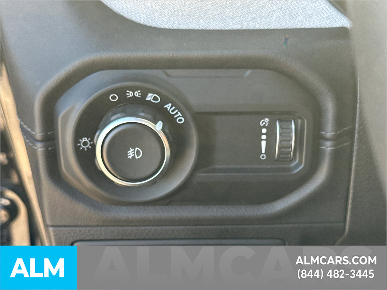 Used 2024 Jeep Wrangler Unlimited Sahara AWD/4WD image 35