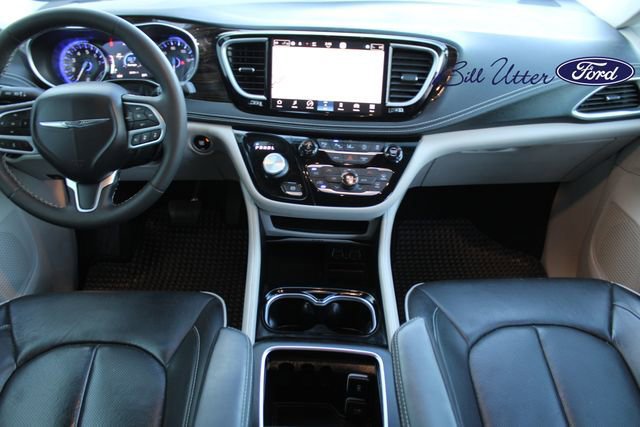 Used 2023 Chrysler Pacifica Limited image 16