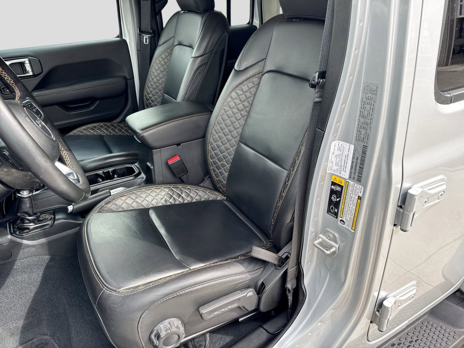 Used 2022 Jeep Wrangler Unlimited Sahara AWD/4WD image 15