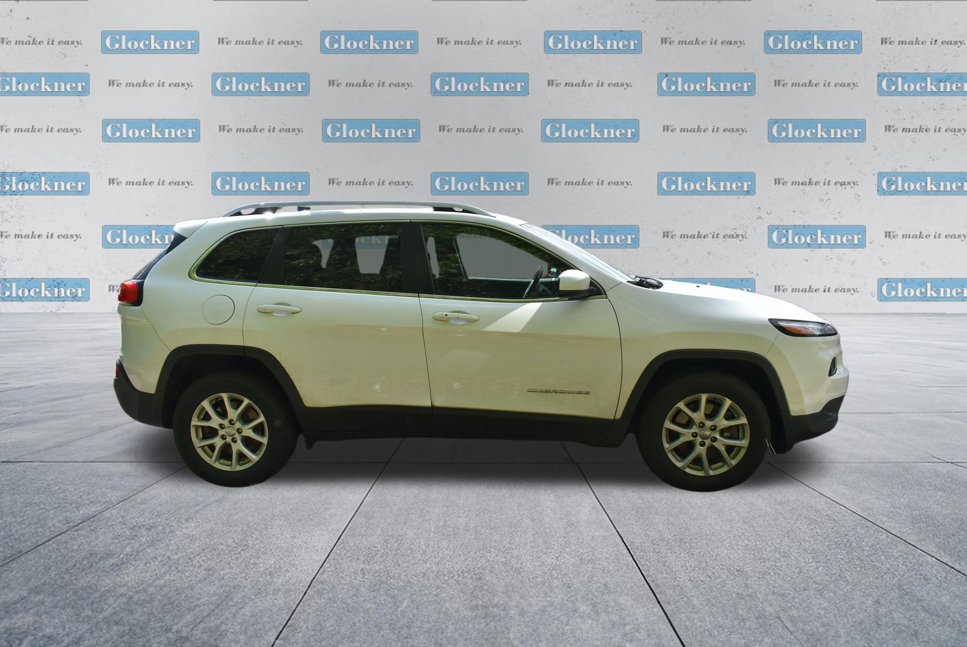 Used 2018 Jeep Cherokee Latitude Plus w/ Cold Weather Group AWD/4WD image 4