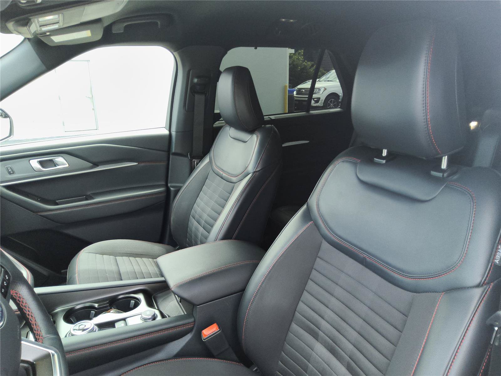 Certified 2025 Ford Explorer ST-Line w/ Premium Package RWD image 18