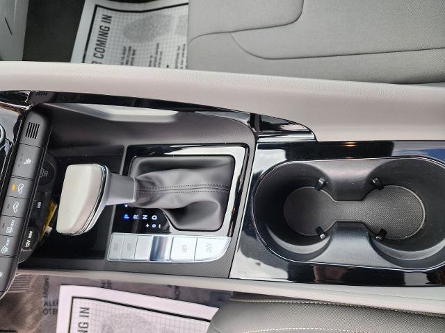 Used 2025 Hyundai Elantra SEL FWD image 15