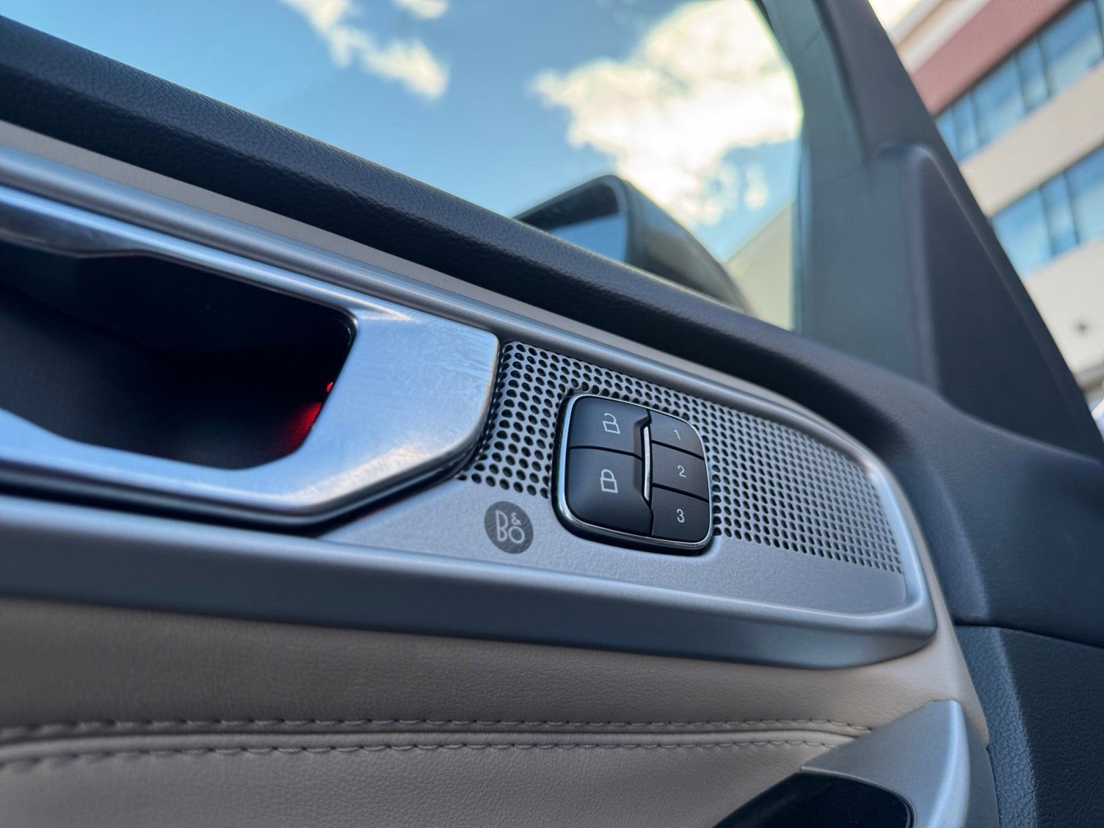 Certified 2021 Ford Explorer Limited w/ Equipment Group 301A image 21